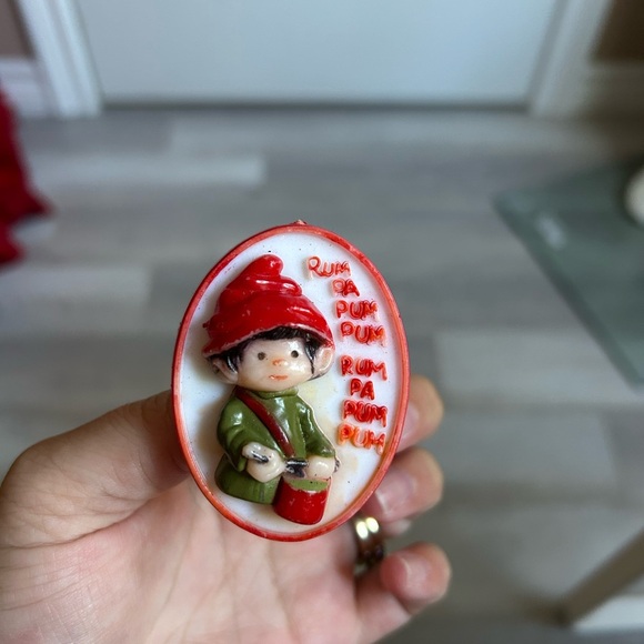 4/$100 Drumming little boy 1970 vintage brooch 🥁 - Picture 1 of 7